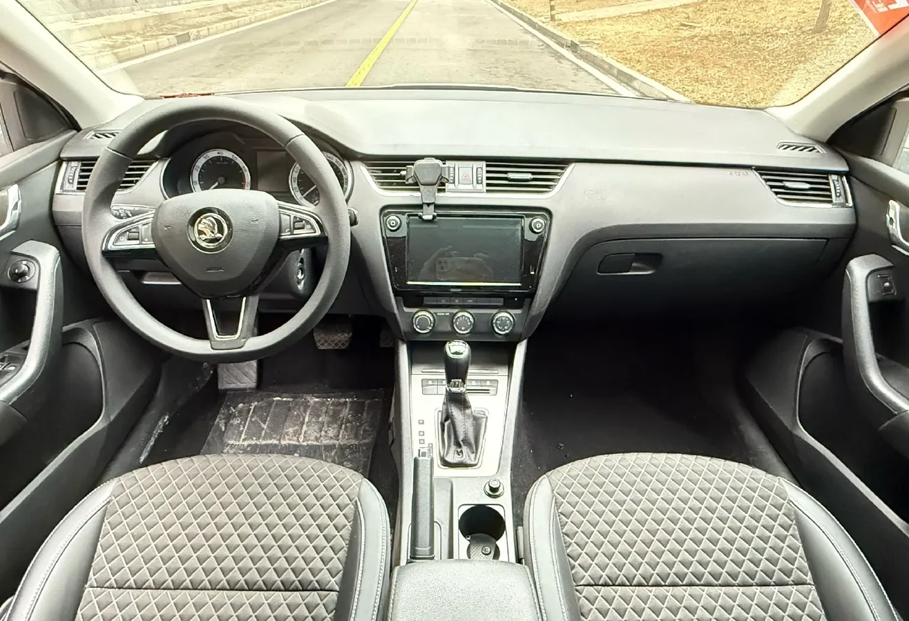 2019 Skoda Octavia 1.2T 116HP L4 7DCT,autocango,china used car exporter,china ev exporter,chinese used car exporter,chinese used ev exporter