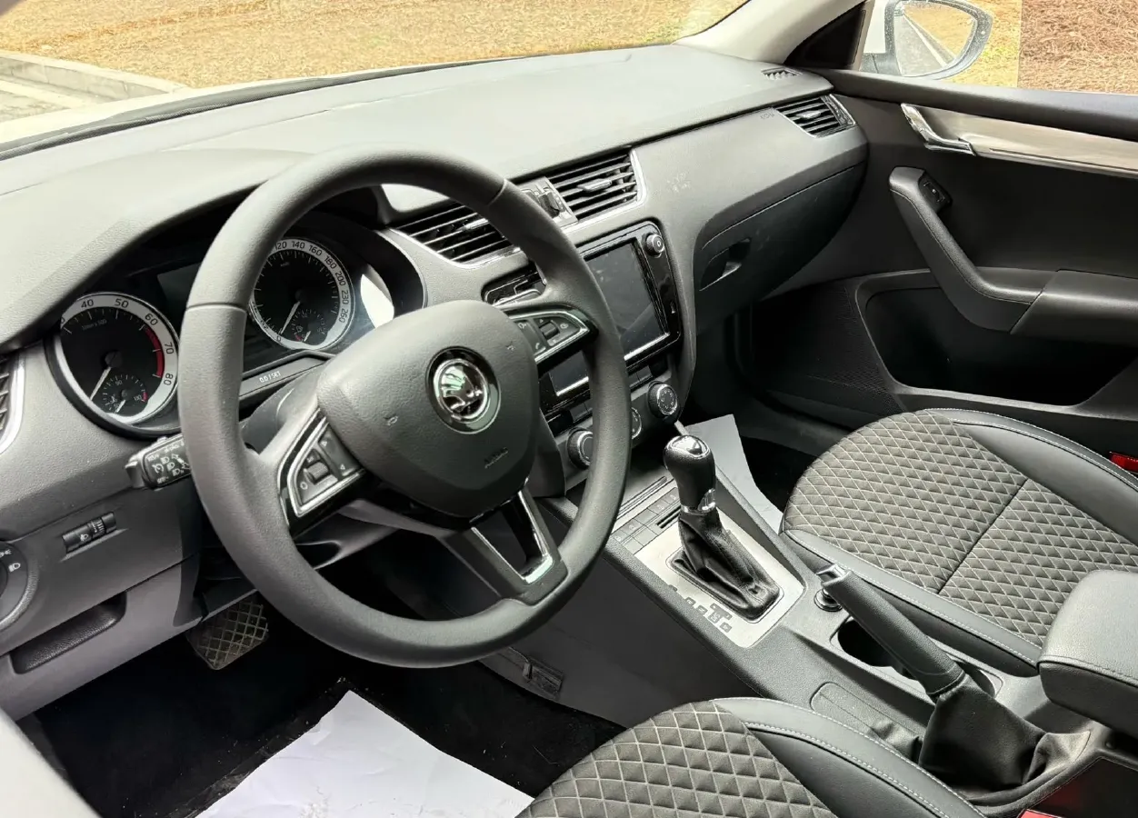 2019 Skoda Octavia 1.2T 116HP L4 7DCT,autocango,china used car exporter,china ev exporter,chinese used car exporter,chinese used ev exporter