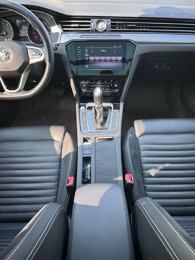 2020 Volkswagen Magotan 2.0T 186HP L4 7DCT,autocango,china used car exporter,china ev exporter,chinese used car exporter,chinese used ev exporter