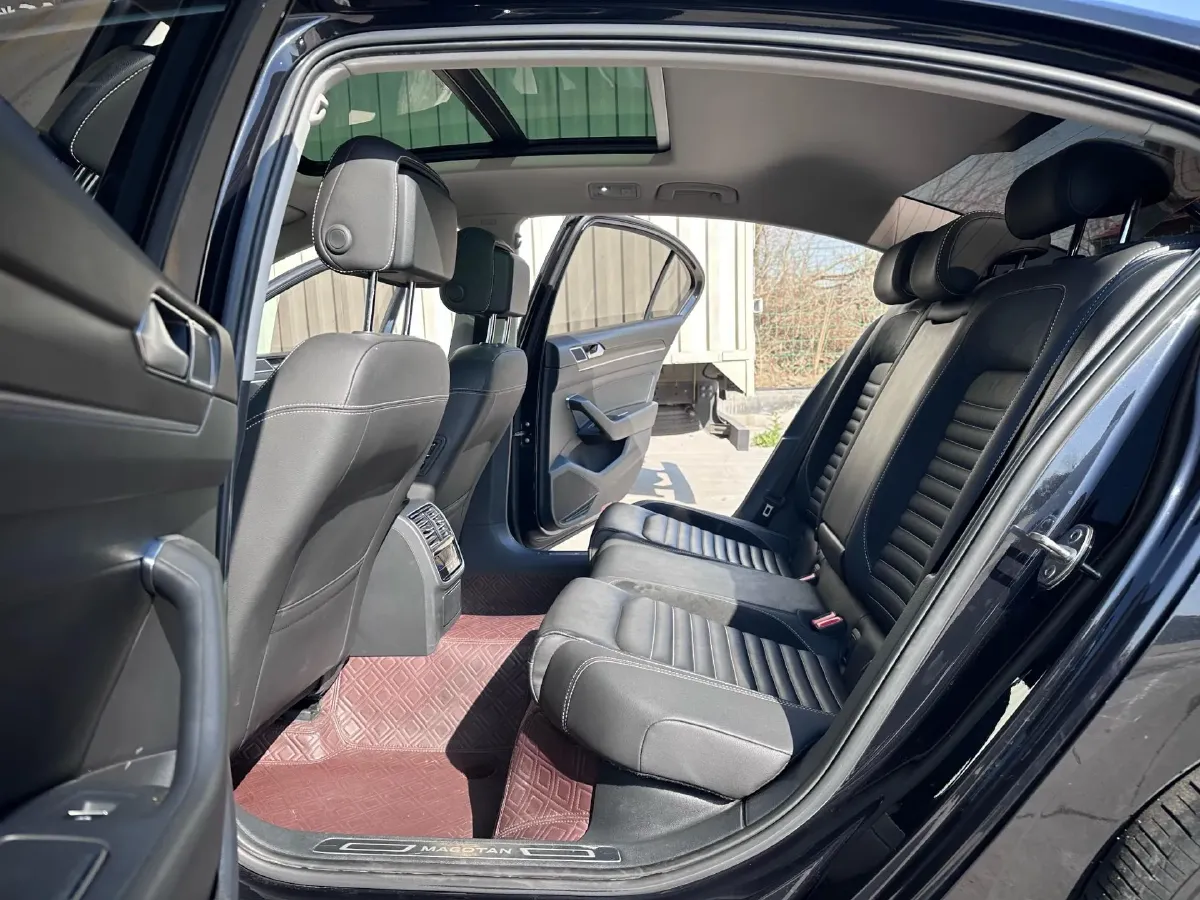 2020 Volkswagen Magotan 2.0T 186HP L4 7DCT,autocango,china used car exporter,china ev exporter,chinese used car exporter,chinese used ev exporter
