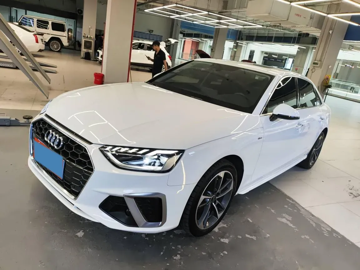 2022 Audi A4L 2.0T 190HP L4 7DCT,autocango,china used car exporter,china ev exporter,chinese used car exporter,chinese used ev exporter