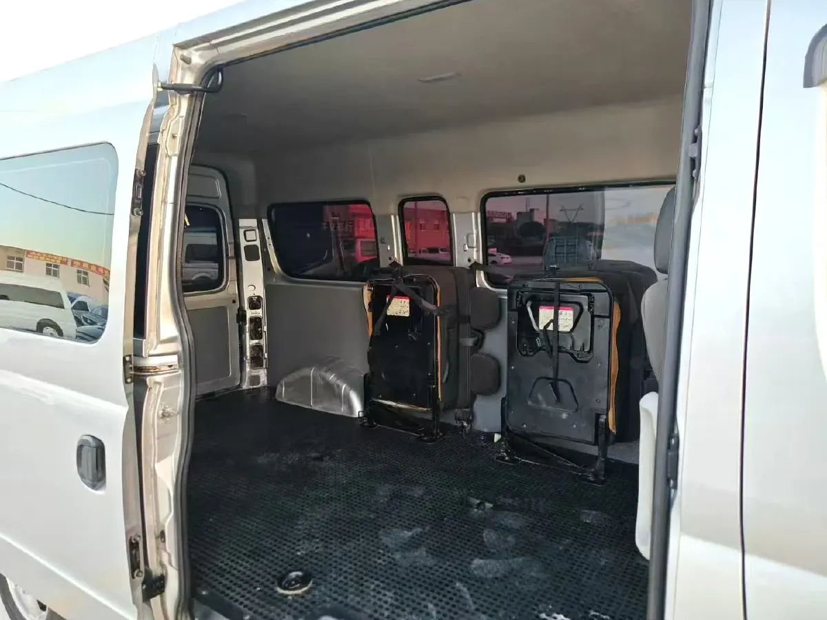 2018 MAXUS XinTu V80 2.5T 136HP L4 6MT,autocango,china used car exporter,china ev exporter,chinese used car exporter,chinese used ev exporter