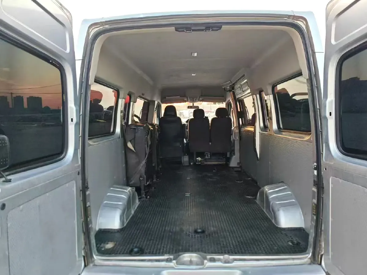 2018 MAXUS XinTu V80 2.5T 136HP L4 6MT,autocango,china used car exporter,china ev exporter,chinese used car exporter,chinese used ev exporter