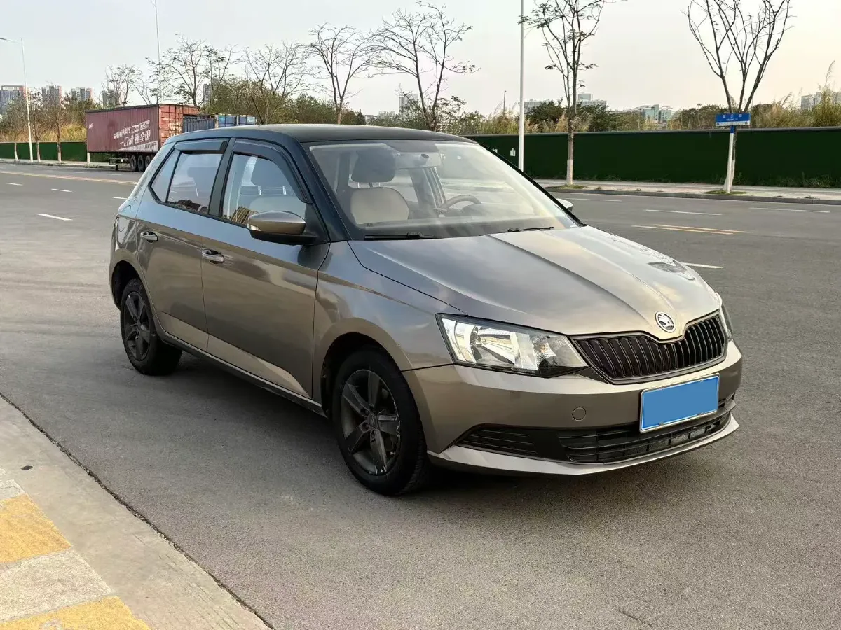 2017 Skoda Fabia 1.4L 90HP L4 6AT,autocango,china used car exporter,china ev exporter,chinese used car exporter,chinese used ev exporter