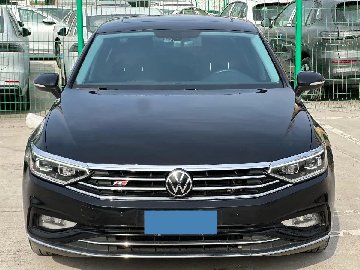 2021 Volkswagen Magotan 2.0T 186HP L4 7DCT,autocango,china used car exporter,china ev exporter,chinese used car exporter,chinese used ev exporter