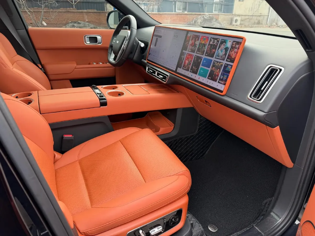 2024 Volvo S60 2.0T 197HP L4 7DCT,autocango,china used car exporter,china ev exporter,chinese used car exporter,chinese used ev exporter