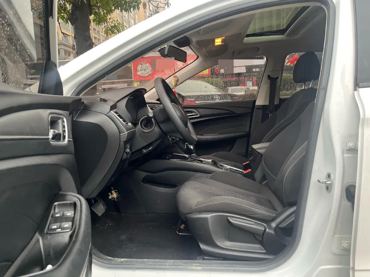 2020 Roewe i5 1.5L 120HP L4 CVT,autocango,china used car exporter,china ev exporter,chinese used car exporter,chinese used ev exporter