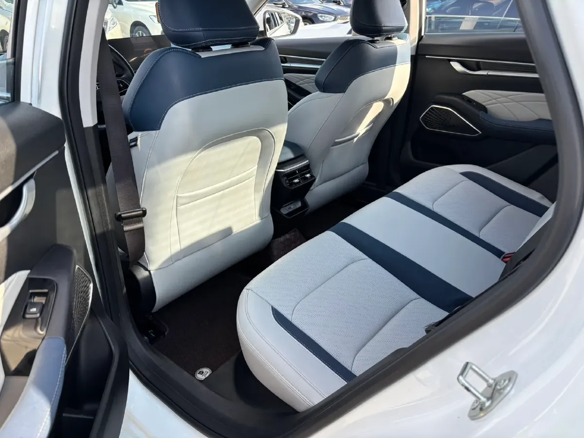 2022 Geely Emgrand 1.5L 114HP L4 CVT,autocango,china used car exporter,china ev exporter,chinese used car exporter,chinese used ev exporter