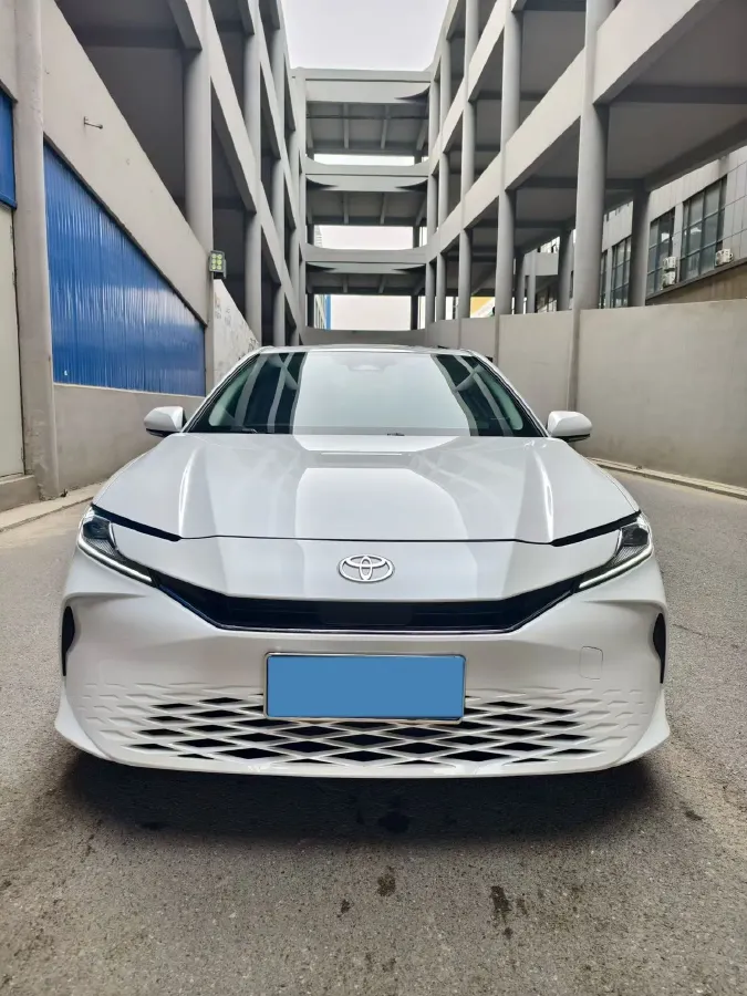 2024 Toyota Camry 2.0L 152HP L4 E-CVT Hybrid,autocango,china used car exporter,china ev exporter,chinese used car exporter,chinese used ev exporter