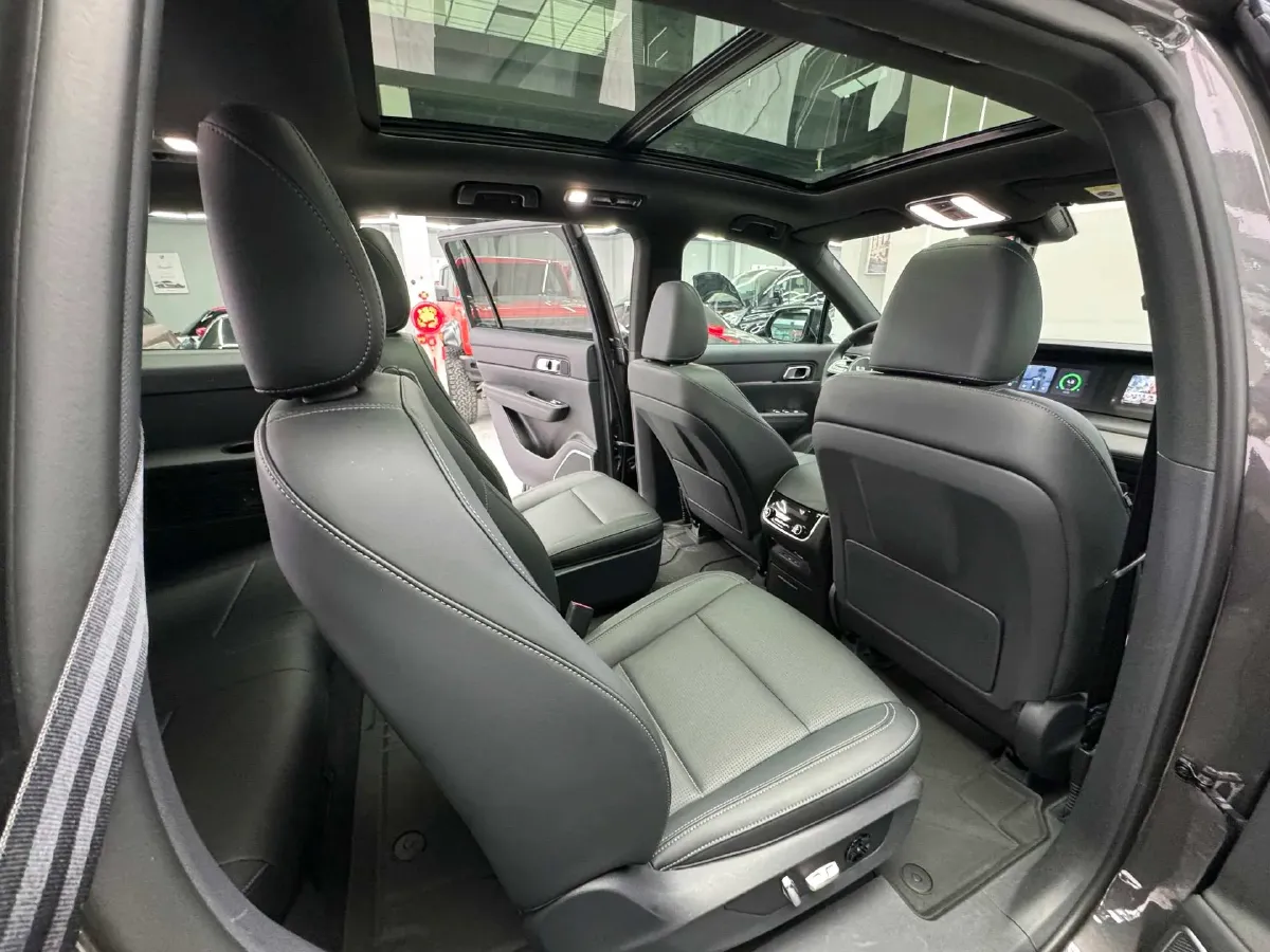 2021 Li ONE Range Extended 131HP REEV 40.5KWH,autocango,china used car exporter,china ev exporter,chinese used car exporter,chinese used ev exporter