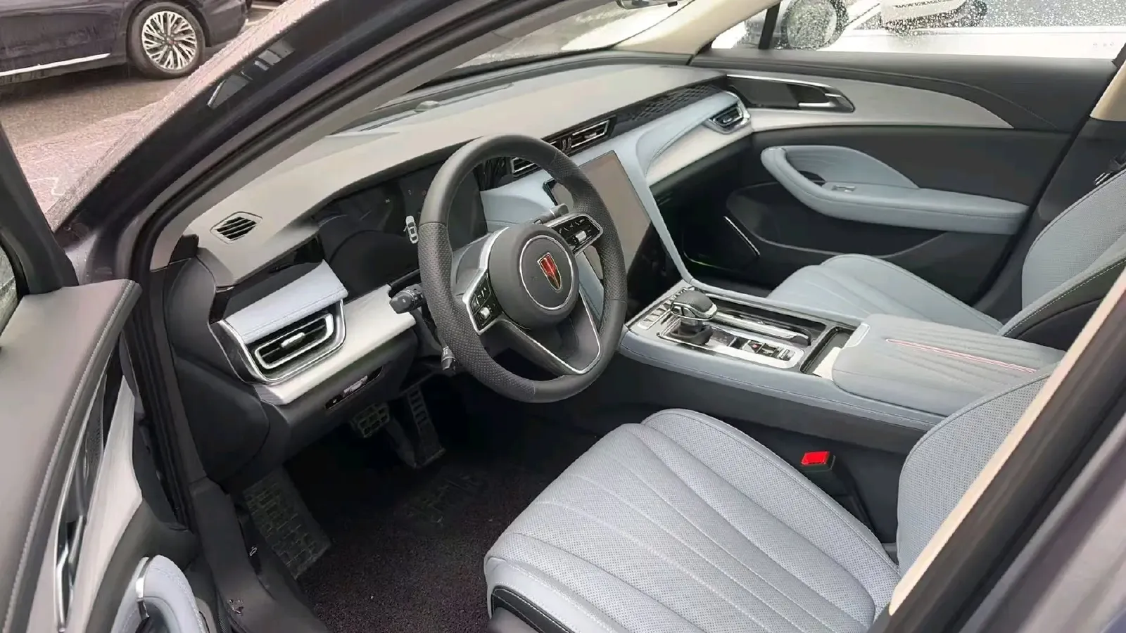 2025 HongQi H5 1.5T 150HP L4 1DHT PHEV,autocango,china used car exporter,china ev exporter,chinese used car exporter,chinese used ev exporter