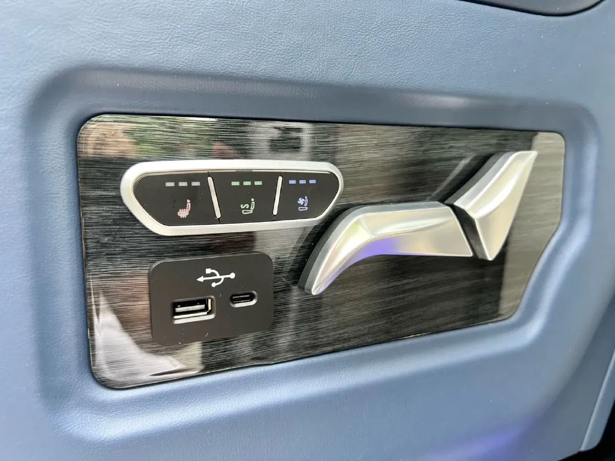 2022 Buick GL8 2.0T 237HP L4 9AT,autocango,china used car exporter,china ev exporter,chinese used car exporter,chinese used ev exporter