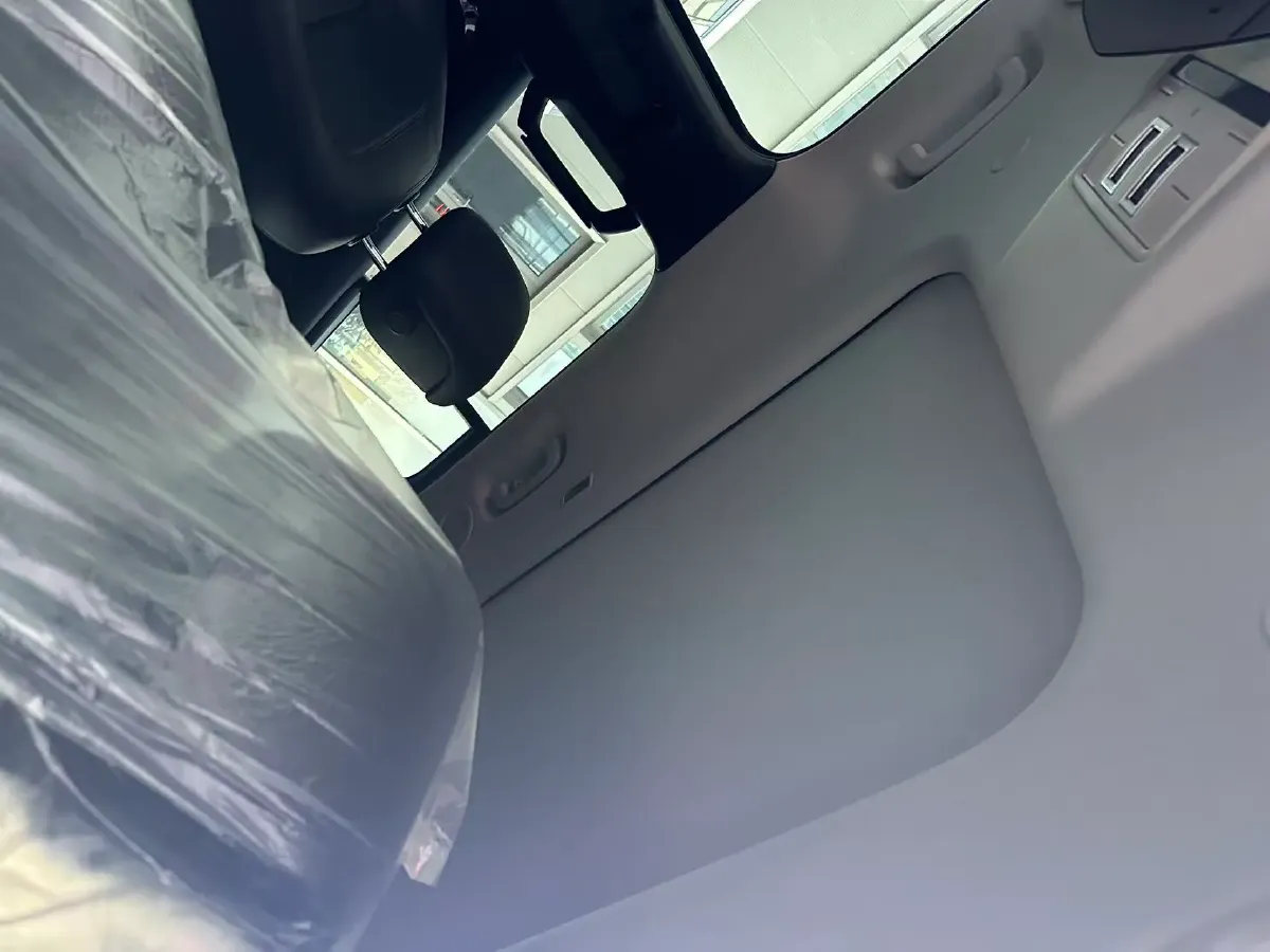 2023 Land Rover Defender 3.0T 400HP L6 8AT,autocango,china used car exporter,china ev exporter,chinese used car exporter,chinese used ev exporter