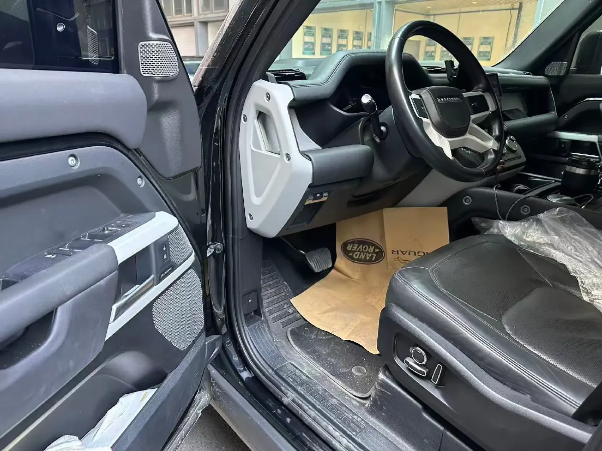 2023 Land Rover Defender 3.0T 400HP L6 8AT,autocango,china used car exporter,china ev exporter,chinese used car exporter,chinese used ev exporter