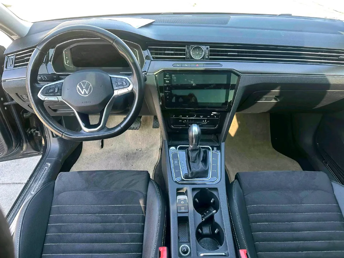 2020 Volkswagen Magotan 2.0T 220HP L4 7DCT,autocango,china used car exporter,china ev exporter,chinese used car exporter,chinese used ev exporter