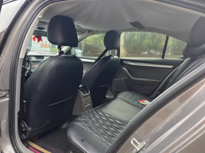 2019 Skoda Octavia 1.5L 116HP L4 6AT,autocango,china used car exporter,china ev exporter,chinese used car exporter,chinese used ev exporter