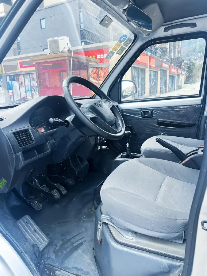 2017 WuLing RongGuang 1.5L 107HP L4 5MT,autocango,china used car exporter,china ev exporter,chinese used car exporter,chinese used ev exporter