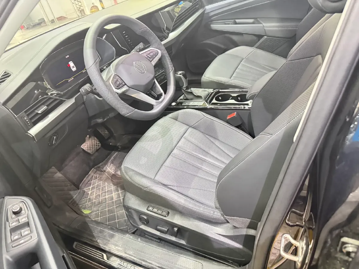 2025 Volkswagen Passat 2.0T 220HP L4 7DCT,autocango,china used car exporter,china ev exporter,chinese used car exporter,chinese used ev exporter