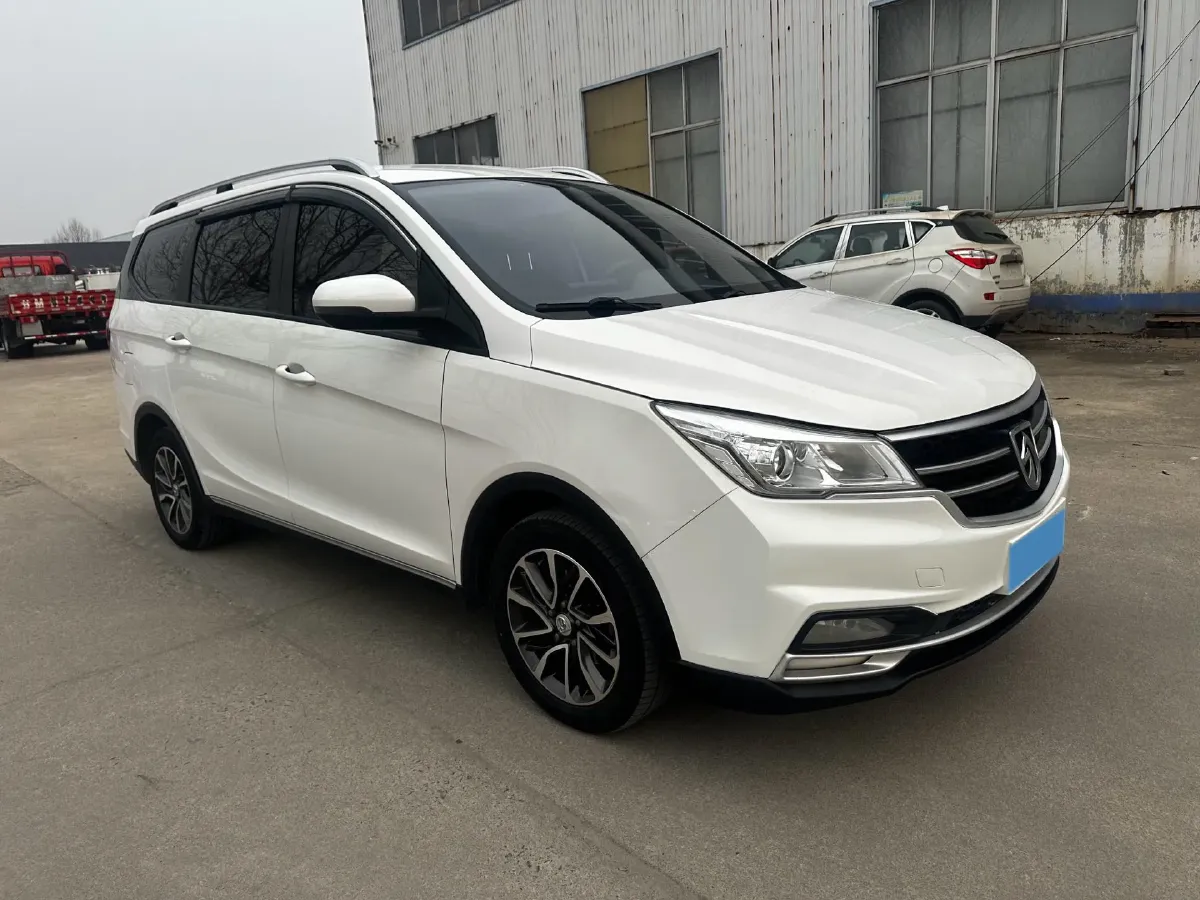 2019 BaoJun 730 1.5L 105HP L4 6MT,autocango,china used car exporter,china ev exporter,chinese used car exporter,chinese used ev exporter