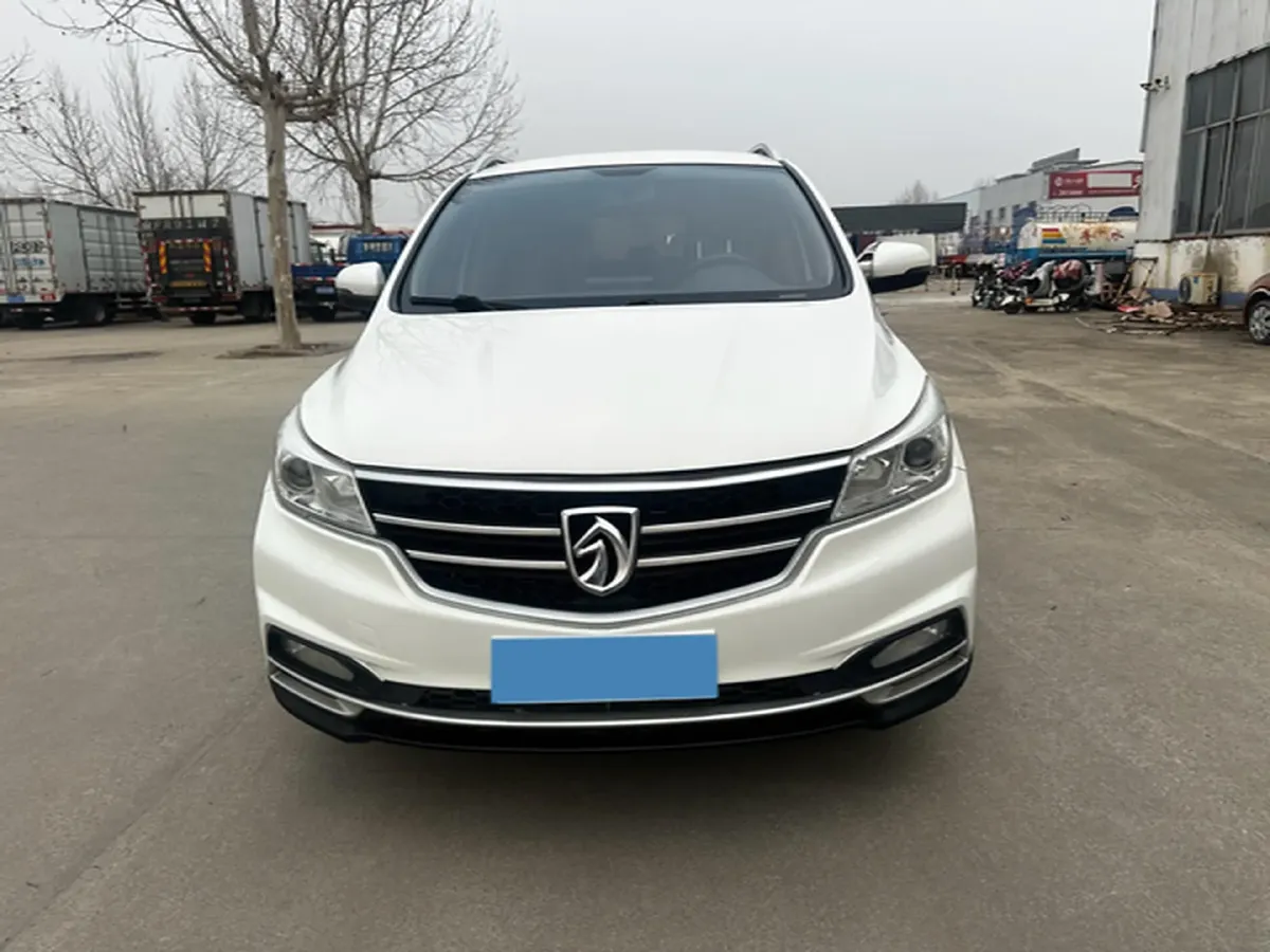 2019 BaoJun 730 1.5L 105HP L4 6MT,autocango,china used car exporter,china ev exporter,chinese used car exporter,chinese used ev exporter