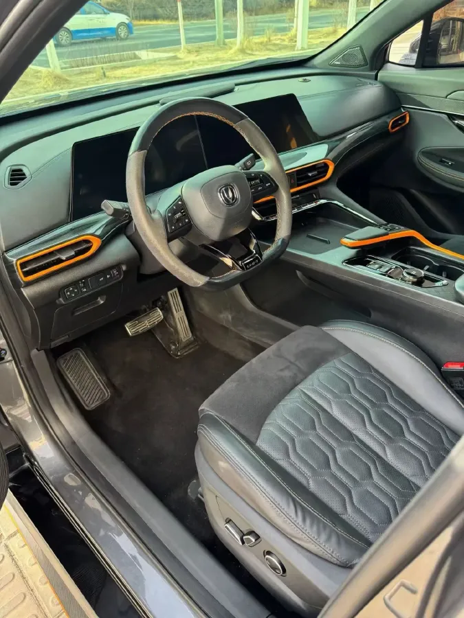 2022 ChangAn UNI-T 1.5T 188HP L4 7DCT,autocango,china used car exporter,china ev exporter,chinese used car exporter,chinese used ev exporter