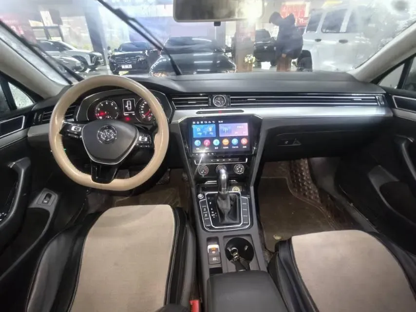 2017 Volkswagen Magotan 1.8T 180HP L4 7DCT,autocango,china used car exporter,china ev exporter,chinese used car exporter,chinese used ev exporter