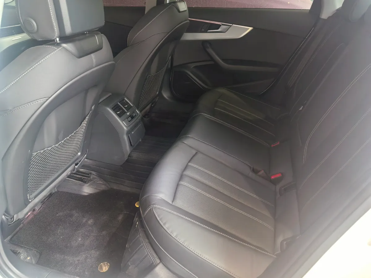 2020 Audi A4L 2.0T 190HP L4 7DCT,autocango,china used car exporter,china ev exporter,chinese used car exporter,chinese used ev exporter