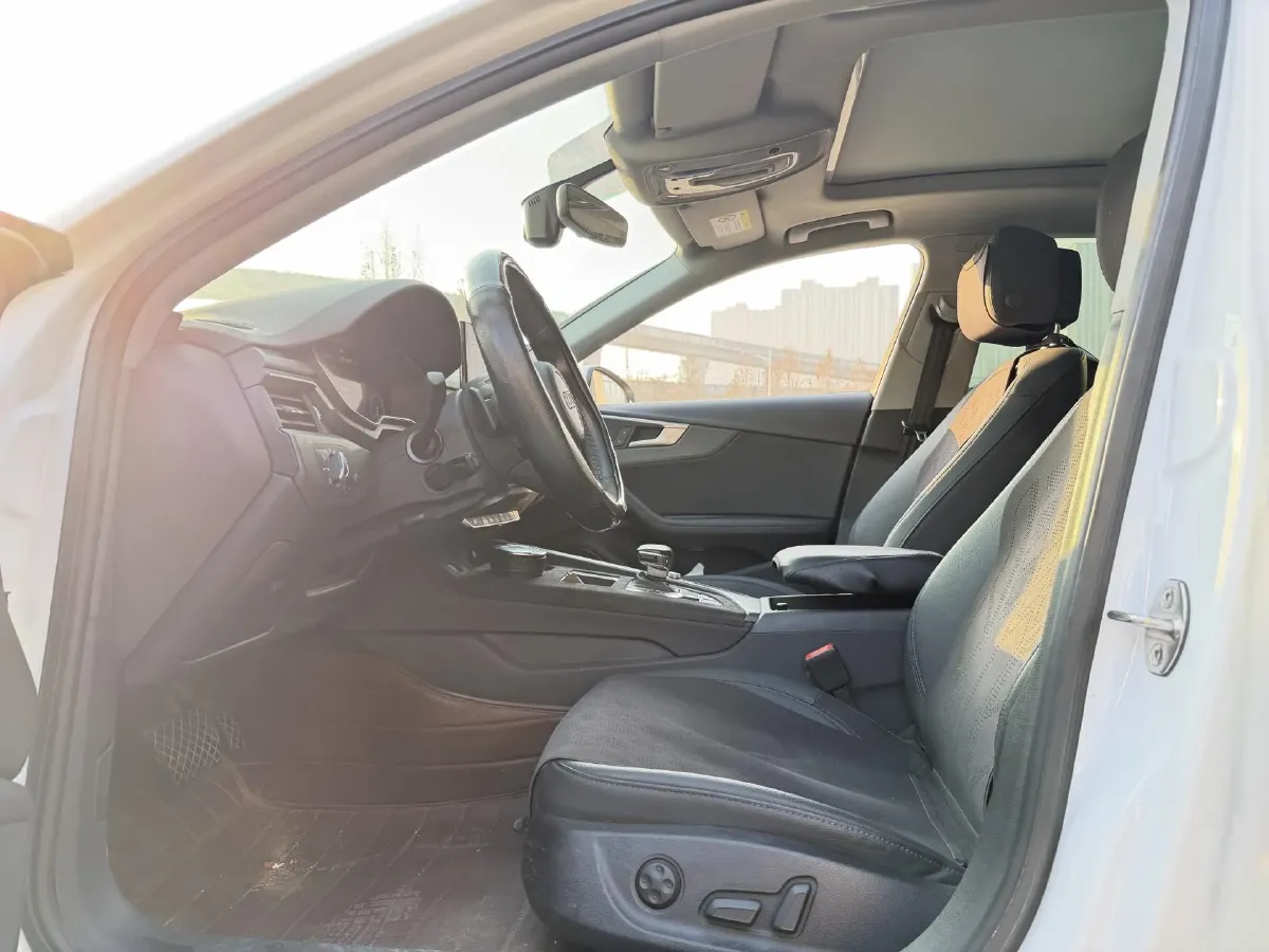 2022 Audi A4L 2.0T 190HP L4 7DCT,autocango,china used car exporter,china ev exporter,chinese used car exporter,chinese used ev exporter