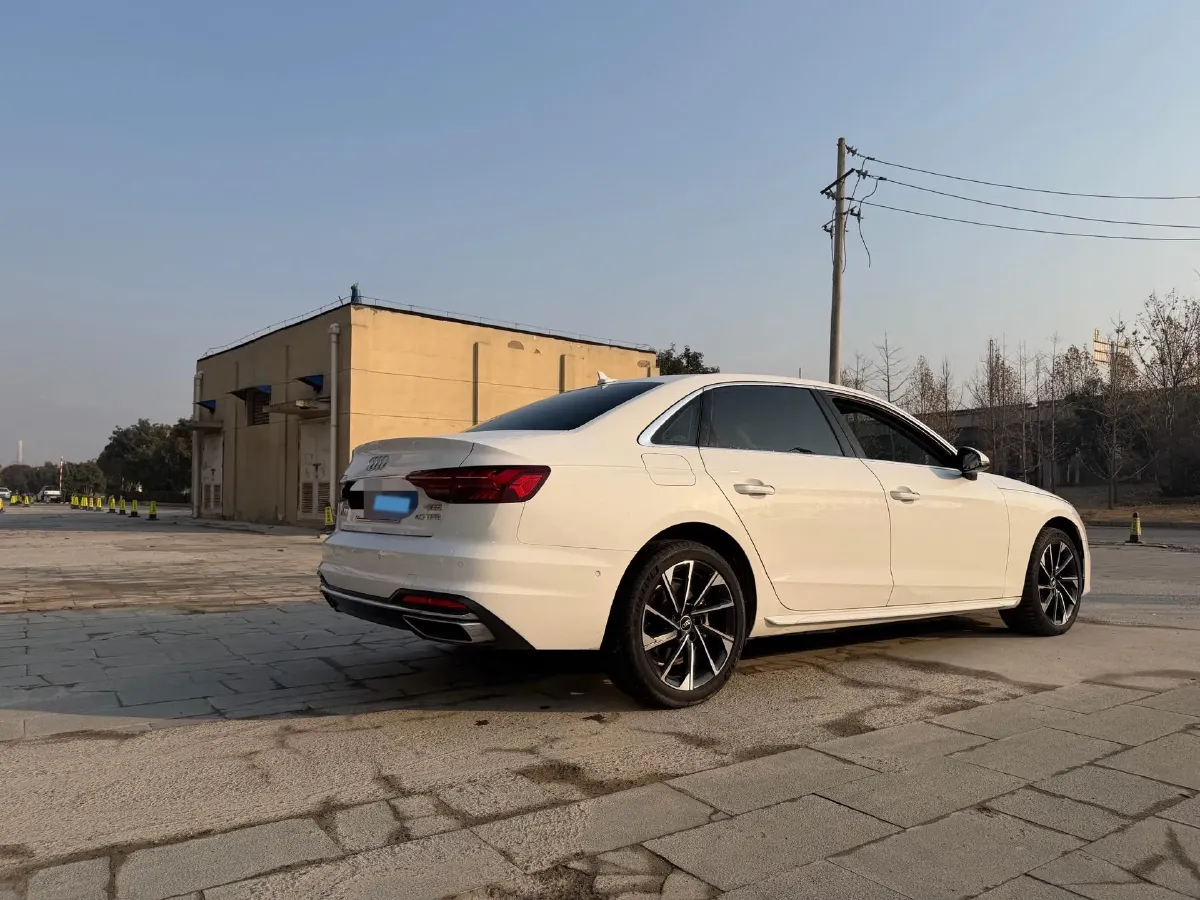 2022 Audi A4L 2.0T 190HP L4 7DCT,autocango,china used car exporter,china ev exporter,chinese used car exporter,chinese used ev exporter