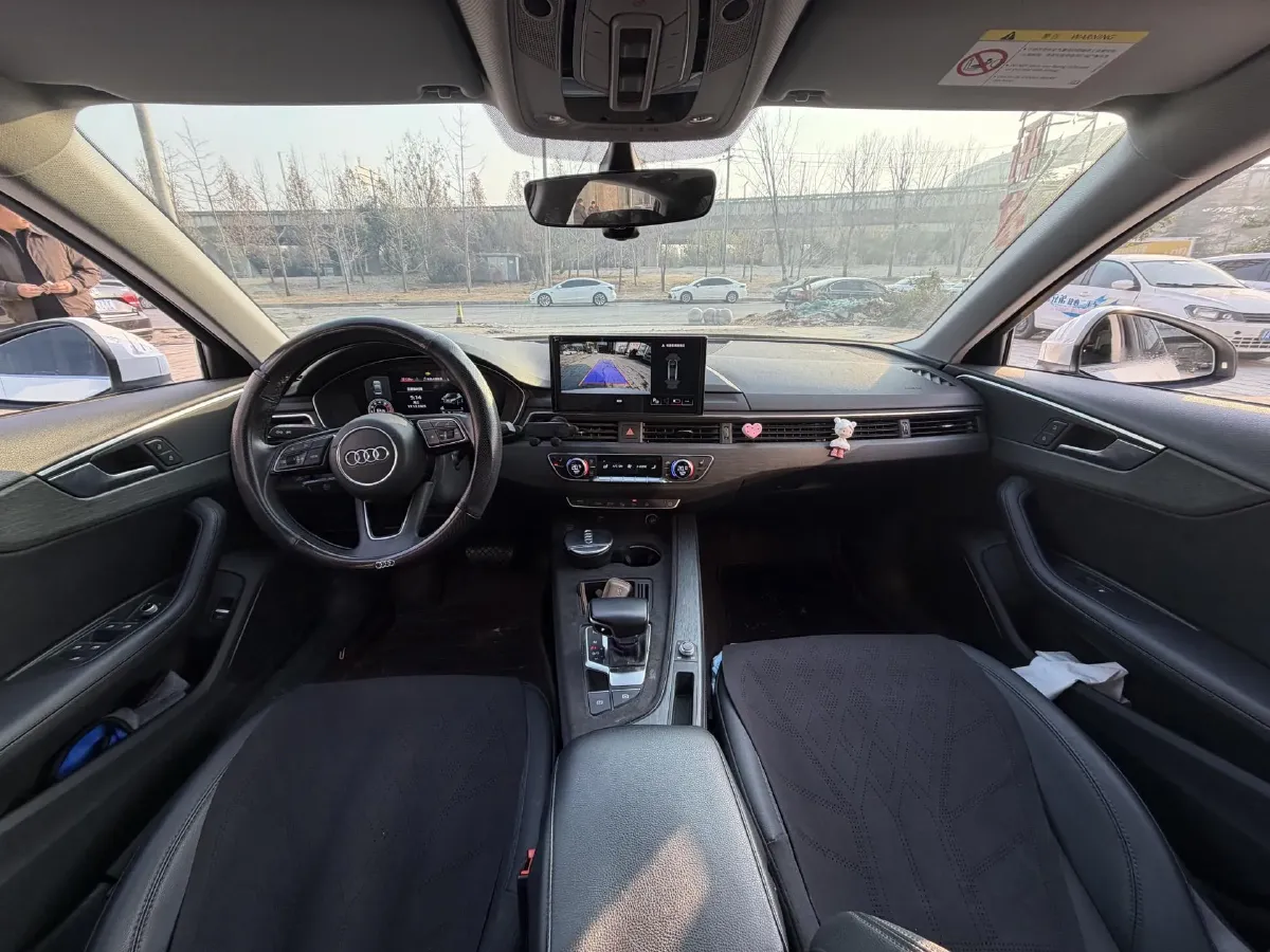 2022 Audi A4L 2.0T 190HP L4 7DCT,autocango,china used car exporter,china ev exporter,chinese used car exporter,chinese used ev exporter