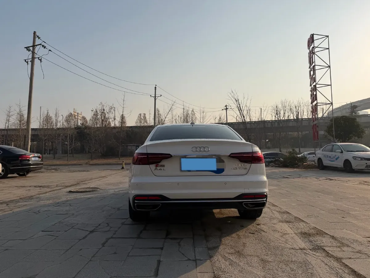 2022 Audi A4L 2.0T 190HP L4 7DCT,autocango,china used car exporter,china ev exporter,chinese used car exporter,chinese used ev exporter