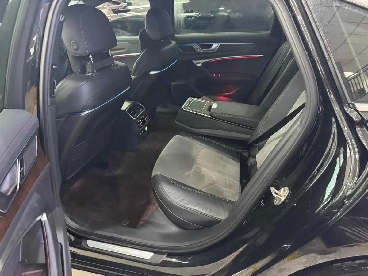 2023 Audi A6L 2.0T 245HP L4 7DCT,autocango,china used car exporter,china ev exporter,chinese used car exporter,chinese used ev exporter