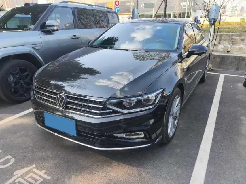 2023 Volkswagen Magotan 2.0T 186HP L4 7DCT,autocango,china used car exporter,china ev exporter,chinese used car exporter,chinese used ev exporter