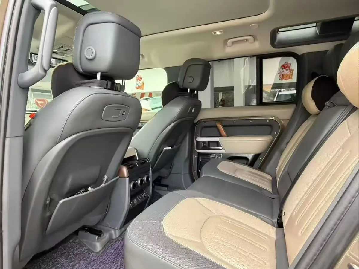 2022 Land Rover Defender 3.0T 400HP L6 8AT,autocango,china used car exporter,china ev exporter,chinese used car exporter,chinese used ev exporter