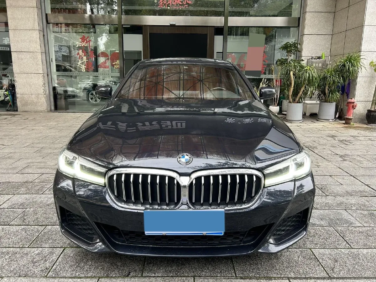 2022 BMW 5 Series 2.0T 184HP L4 8AT,autocango,china used car exporter,china ev exporter,chinese used car exporter,chinese used ev exporter