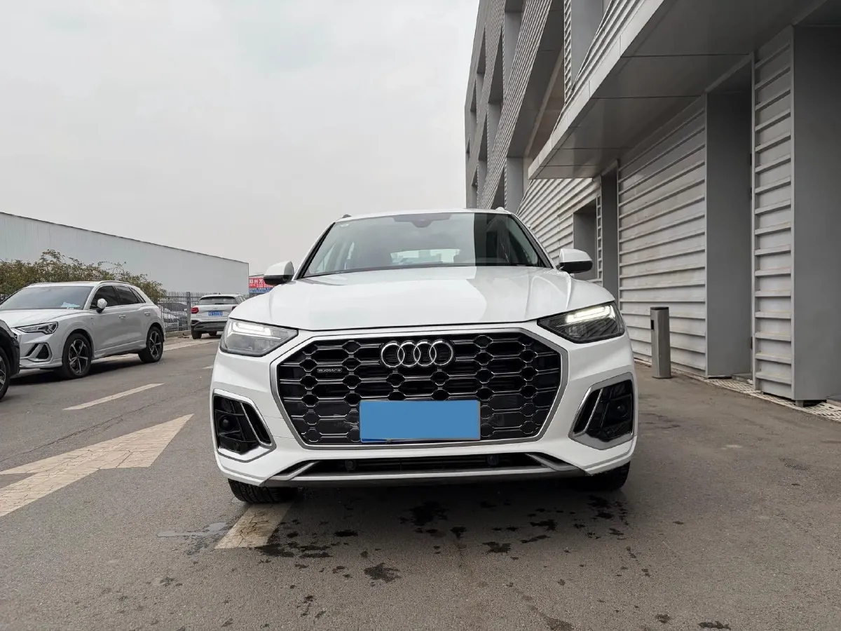 2023 Audi Q5L 2.0T 190HP L4 7DCT,autocango,china used car exporter,china ev exporter,chinese used car exporter,chinese used ev exporter