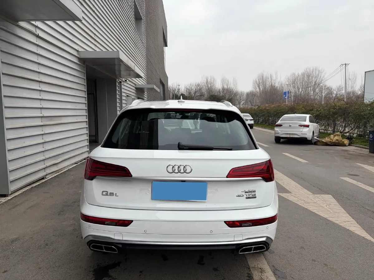 2023 Audi Q5L 2.0T 190HP L4 7DCT,autocango,china used car exporter,china ev exporter,chinese used car exporter,chinese used ev exporter
