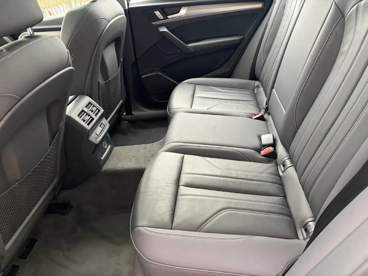 2023 Audi Q5L 2.0T 190HP L4 7DCT,autocango,china used car exporter,china ev exporter,chinese used car exporter,chinese used ev exporter