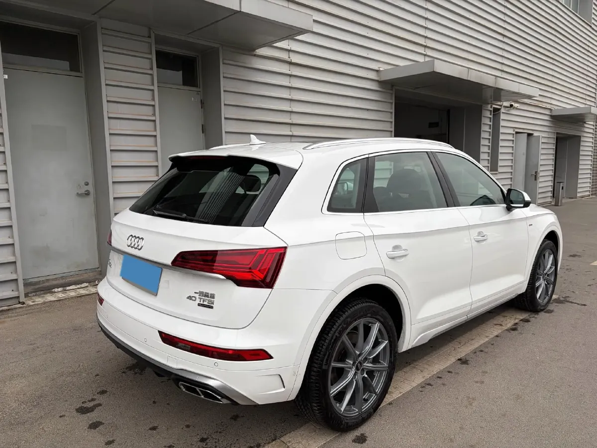 2023 Audi Q5L 2.0T 190HP L4 7DCT,autocango,china used car exporter,china ev exporter,chinese used car exporter,chinese used ev exporter