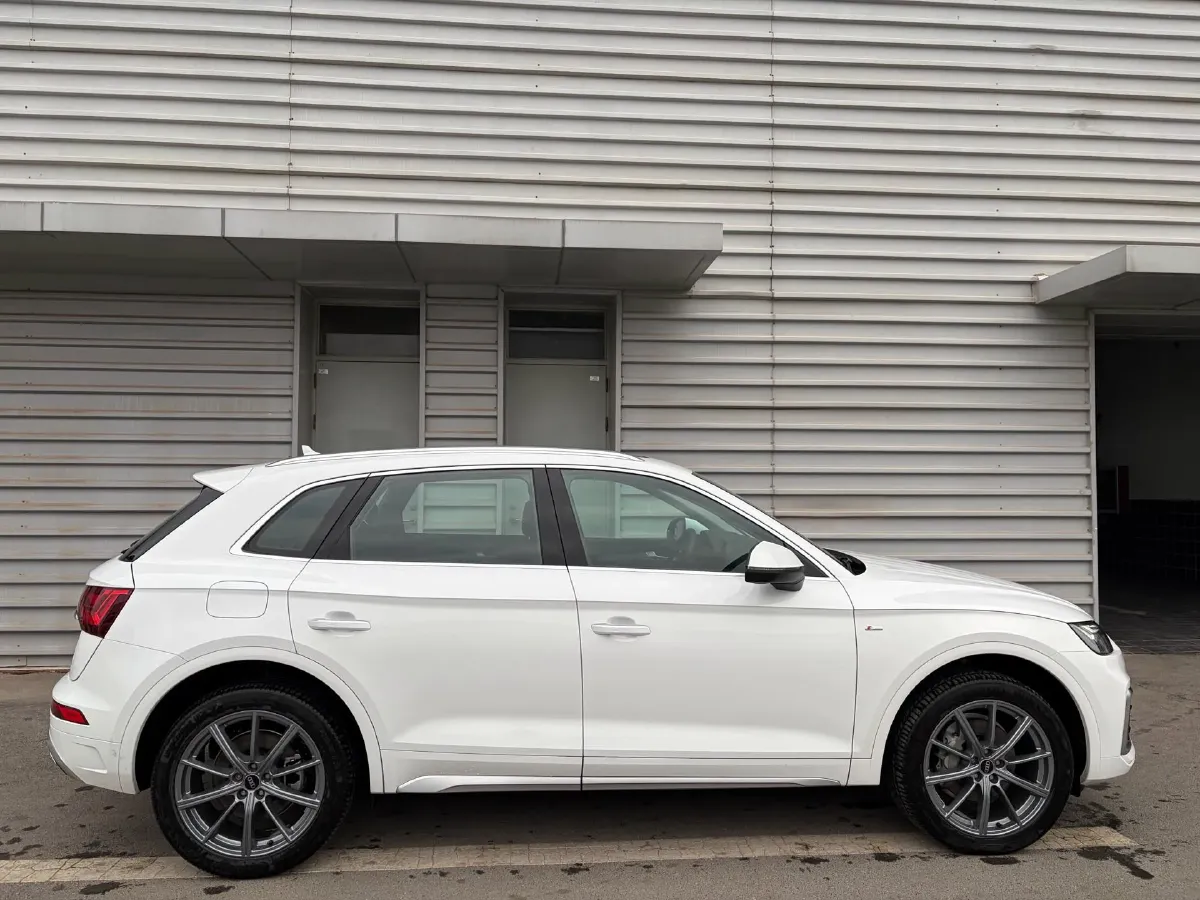 2023 Audi Q5L 2.0T 190HP L4 7DCT,autocango,china used car exporter,china ev exporter,chinese used car exporter,chinese used ev exporter