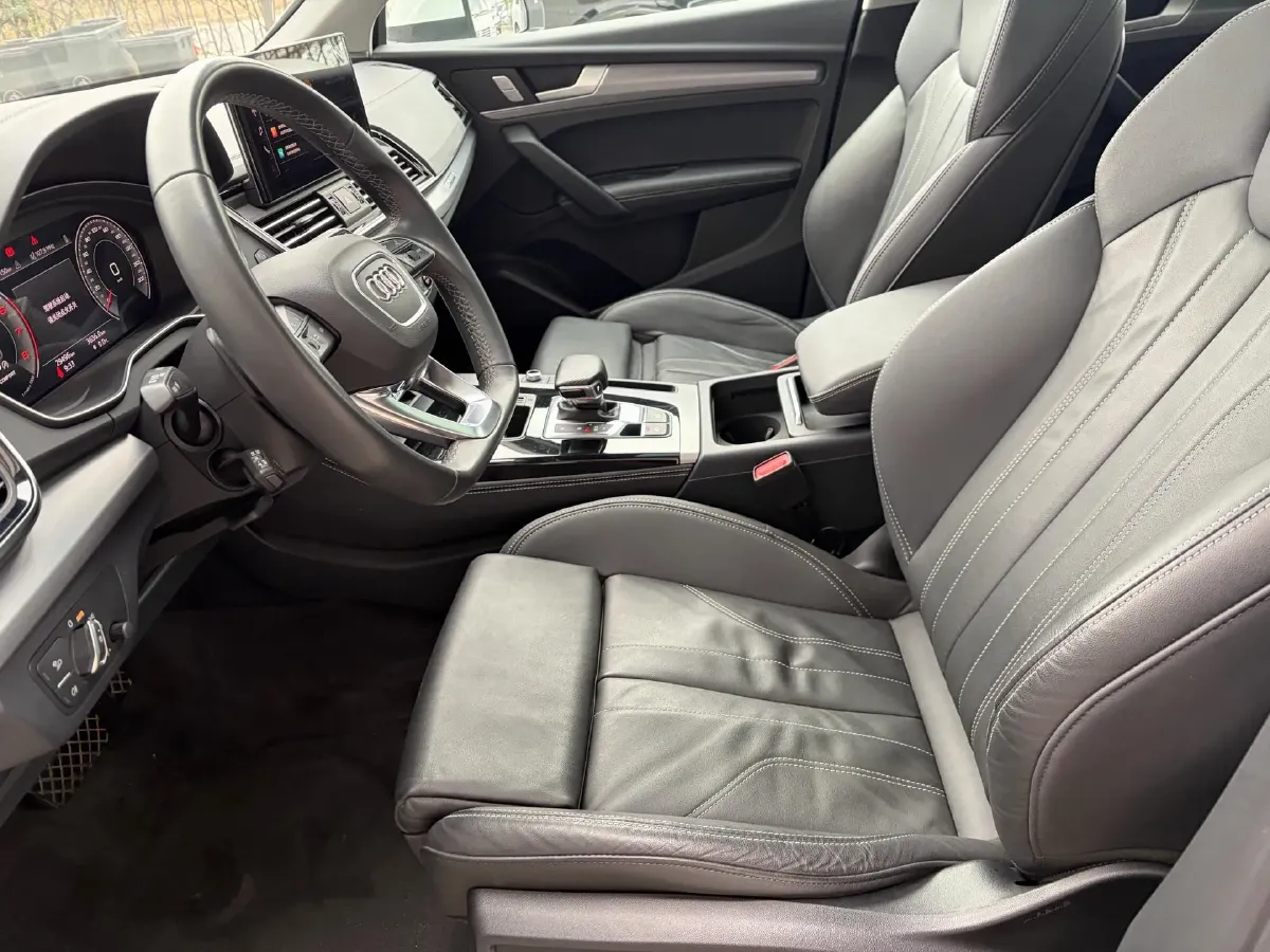 2023 Audi Q5L 2.0T 190HP L4 7DCT,autocango,china used car exporter,china ev exporter,chinese used car exporter,chinese used ev exporter