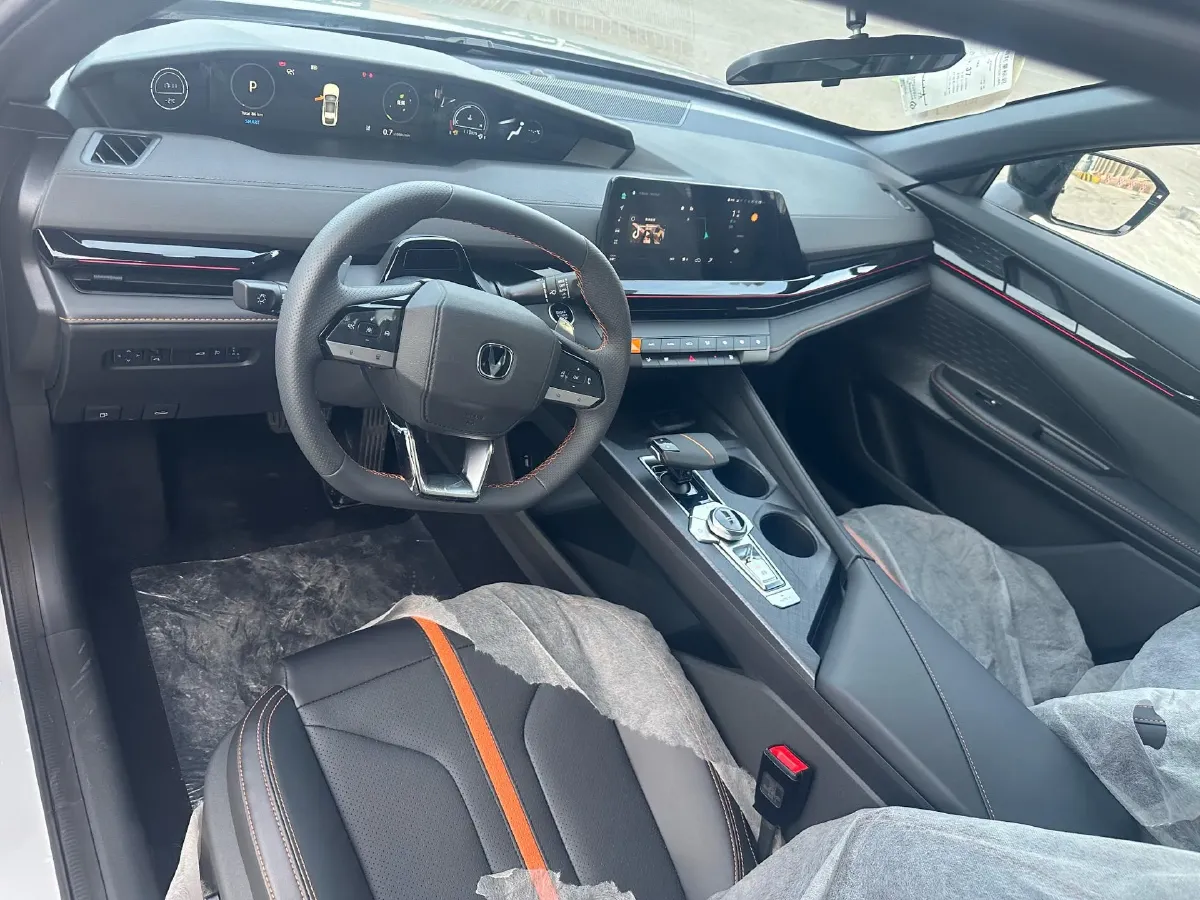 2024 ChangAn UNI-V 1.5T 188HP L4 7DCT,autocango,china used car exporter,china ev exporter,chinese used car exporter,chinese used ev exporter