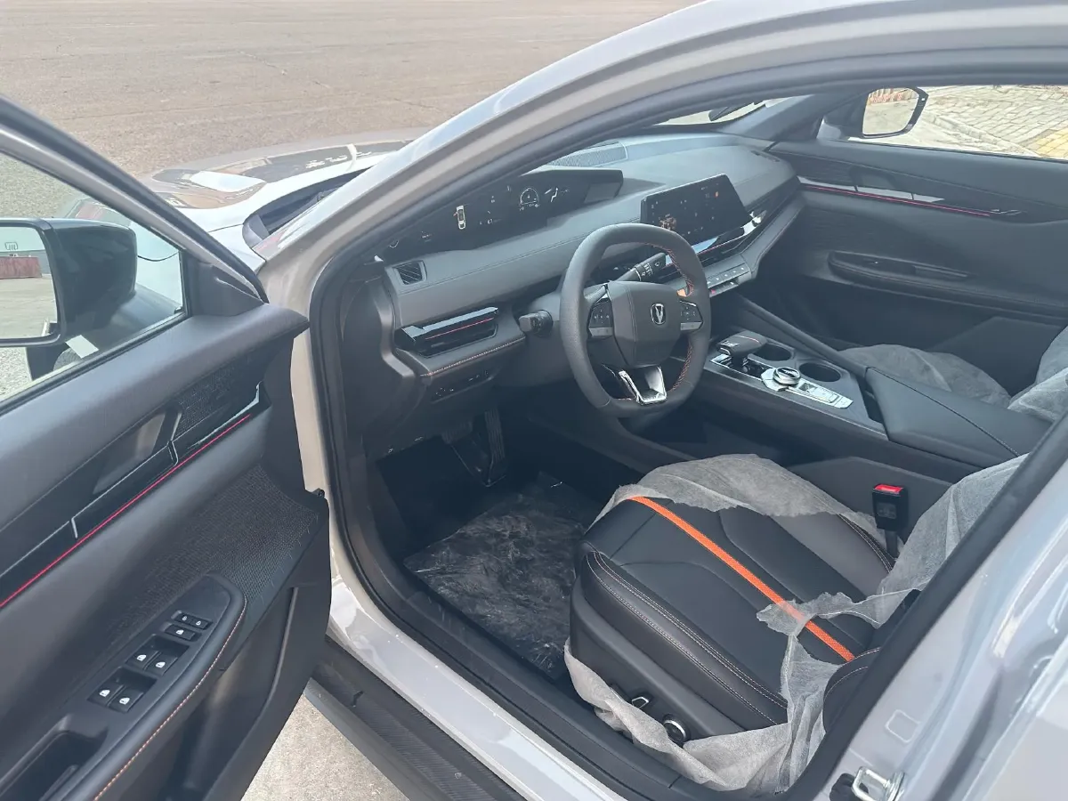 2024 ChangAn UNI-V 1.5T 188HP L4 7DCT,autocango,china used car exporter,china ev exporter,chinese used car exporter,chinese used ev exporter