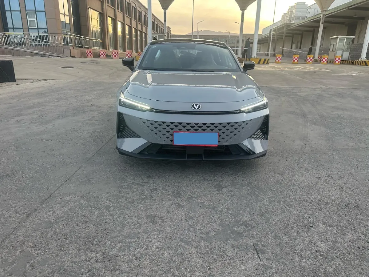 2024 ChangAn UNI-V 1.5T 188HP L4 7DCT,autocango,china used car exporter,china ev exporter,chinese used car exporter,chinese used ev exporter