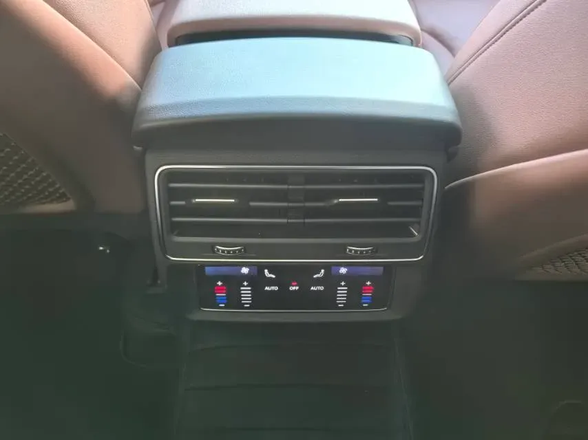 2021 Audi Q7 2.0T 245HP L4 8AT,autocango,china used car exporter,china ev exporter,chinese used car exporter,chinese used ev exporter