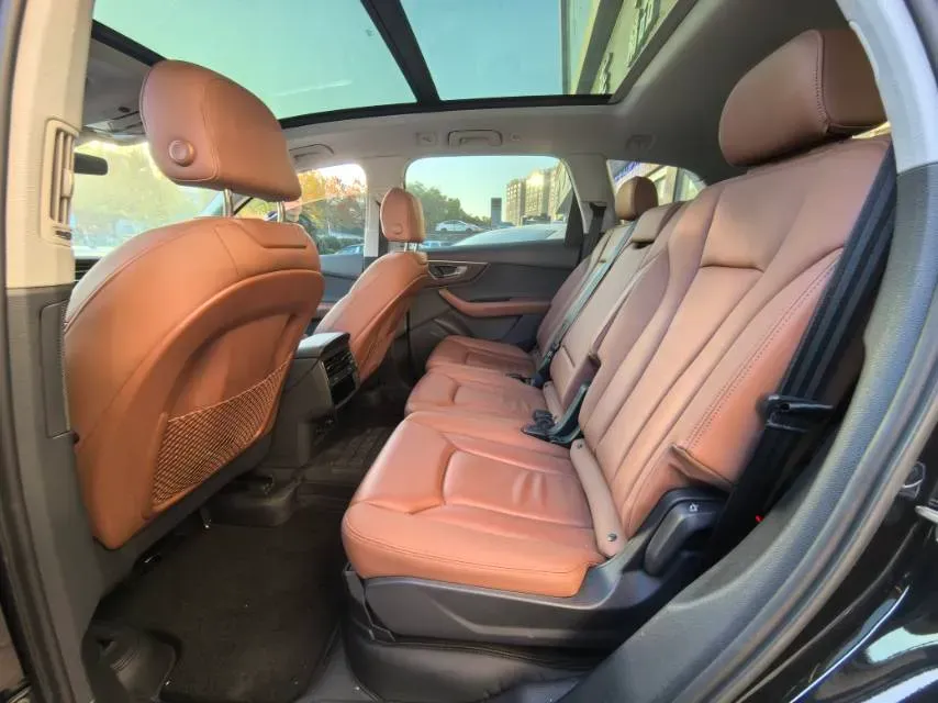 2021 Audi Q7 2.0T 245HP L4 8AT,autocango,china used car exporter,china ev exporter,chinese used car exporter,chinese used ev exporter