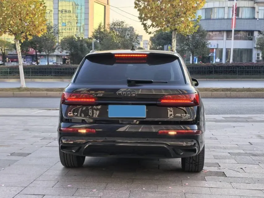 2021 Audi Q7 2.0T 245HP L4 8AT,autocango,china used car exporter,china ev exporter,chinese used car exporter,chinese used ev exporter
