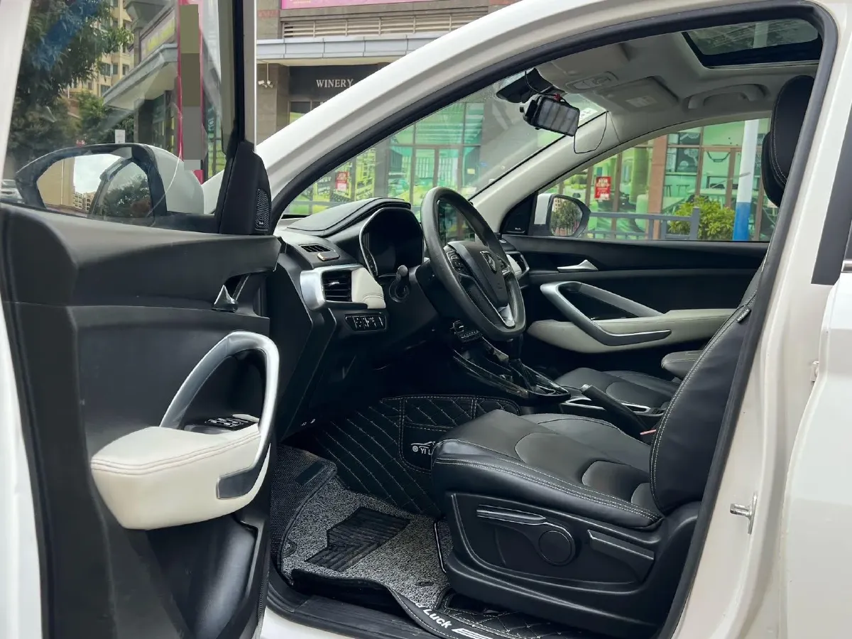 2019 BaoJun 530 1.5T 151HP L4 CVT,autocango,china used car exporter,china ev exporter,chinese used car exporter,chinese used ev exporter