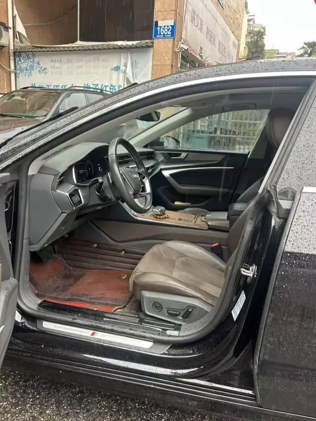 2022 Audi A7L 2.0T 245HP L4 7DCT,autocango,china used car exporter,china ev exporter,chinese used car exporter,chinese used ev exporter