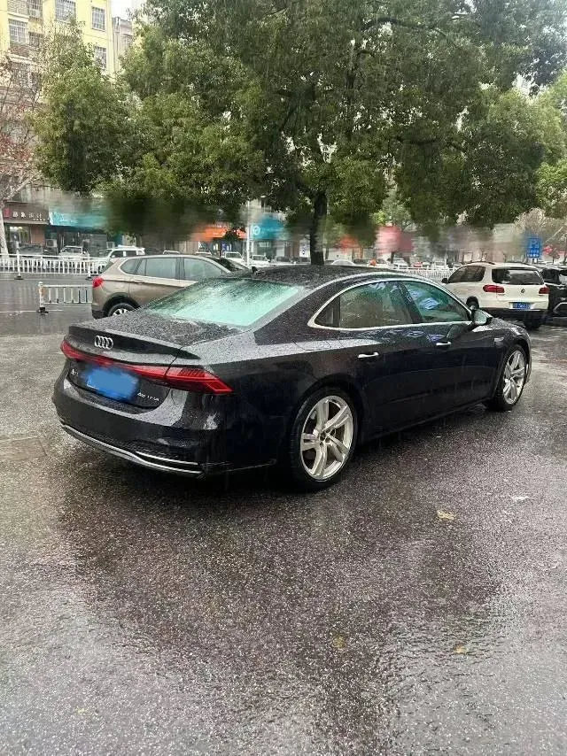 2022 Audi A7L 2.0T 245HP L4 7DCT,autocango,china used car exporter,china ev exporter,chinese used car exporter,chinese used ev exporter